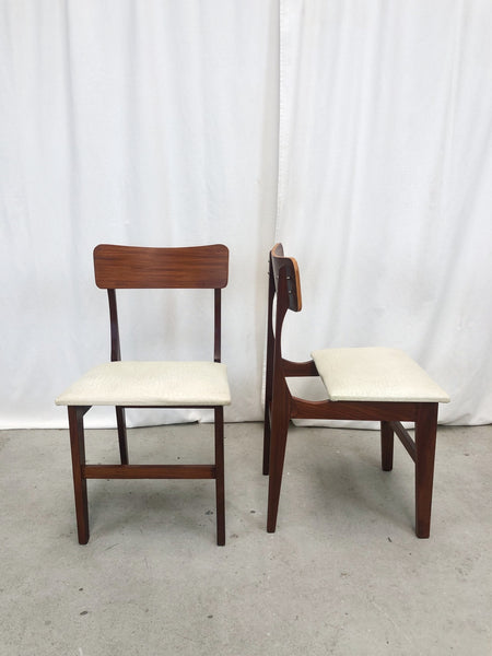 Set Van 2 Moderne Scandinavische Stoelen