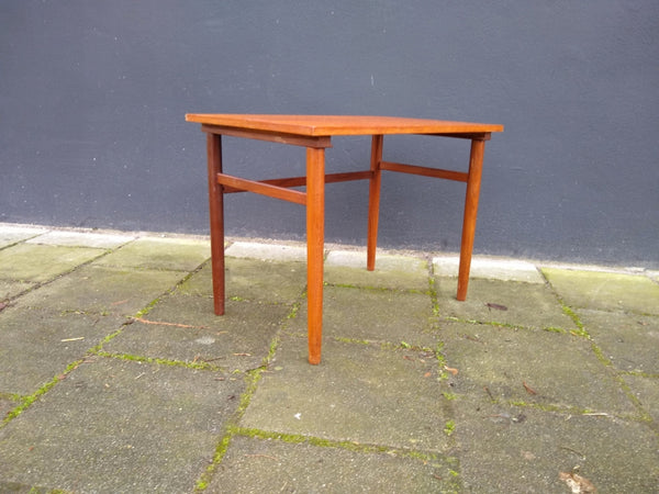 Vintage Mid Century Teak Bijzettafel - RELIVING