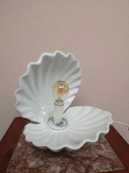 Schelpen Lamp Met Nieuwe Vintage Gloeilamp - RELIVING