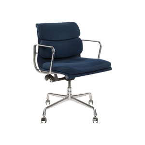 Herman Miller Ea108 Model Met Wielen In Een Speciale Stof