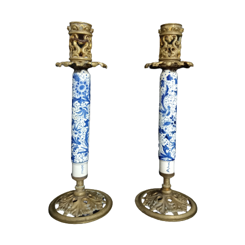 Paar Antieke Kandelaars In Verguld Metaal En Blauwe & Witte Faience